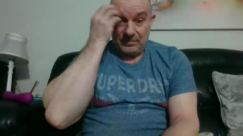 Snapshot of toerag69 chatting on December 27, 11:42 pm toerag69 online show from December 27, 11:42 pm