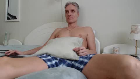 Daniel Bisexual uncut 20cm online show from February 22, 7:34 am
