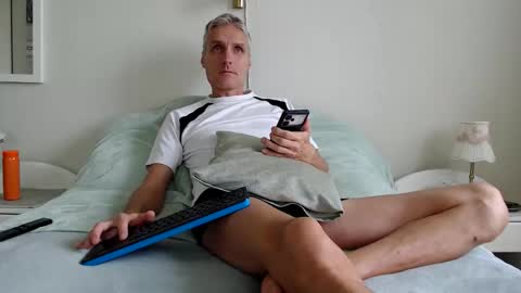 Daniel Bisexual uncut 20cm online show from September 21, 6:04 am