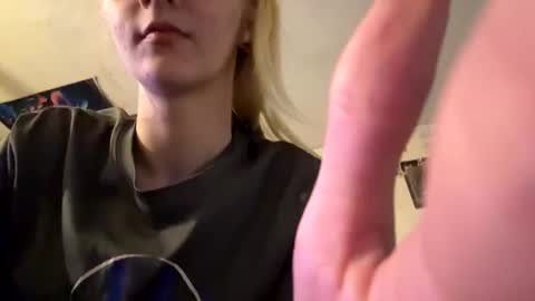 Snapshot of tohottohandletocoldtohold chatting on February 23, 1:47 am tohottohandletocoldtohold online show from February 23, 1:47 am