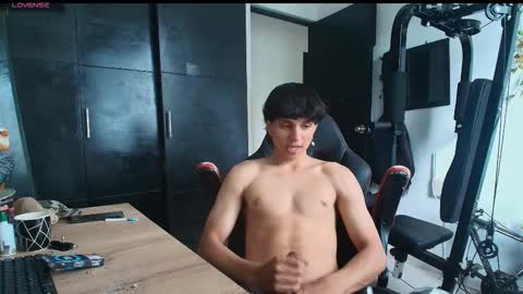 Snapshot of tokio2005 chatting on December 17, 1:28 pm tokio2005 online show from December 17, 1:28 pm