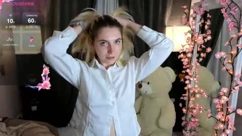 Eva Elf online show from July 7, 7:07 pm