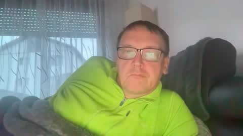 Tom online show from February 6, 4:32 pm