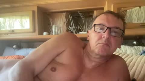 Snapshot of tom6644 chatting on June 27, 9:25 am Tom online show from June 27, 9:25 am