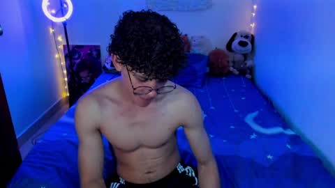 Tom Blue online show from April 1, 1:06 am