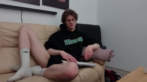 tom online show from December 18, 10:57 pm