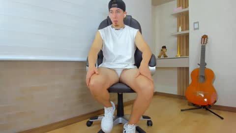 Tom Bardem online show from December 13, 7:53 pm