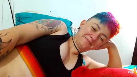 Snapshot of tomboyblue chatting on January 21, 3:54 pm Blue online show from January 21, 3:54 pm