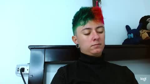 Snapshot of tomboyblue chatting on February 16, 8:33 pm Blue online show from February 16, 8:33 pm