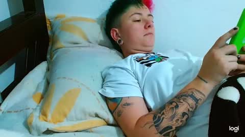 Snapshot of tomboyblue chatting on February 18, 6:15 pm Blue online show from February 18, 6:15 pm