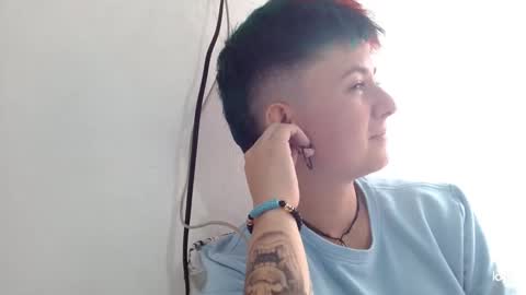 Snapshot of tomboyblue chatting on February 23, 7:17 pm Blue online show from February 23, 7:17 pm