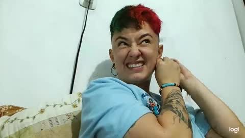 Snapshot of tomboyblue chatting on February 24, 1:46 am Blue online show from February 24, 1:46 am