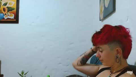 Snapshot of tomboyblue chatting on February 25, 9:35 pm Blue online show from February 25, 9:35 pm