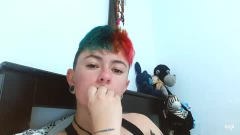 Snapshot of tomboyblue chatting on March 4, 12:33 pm Blue online show from March 4, 12:33 pm