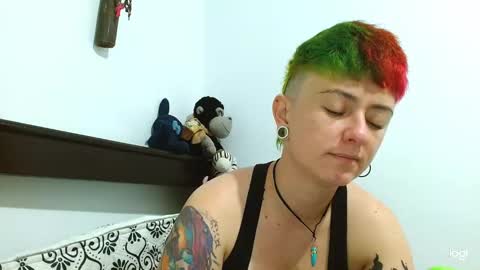 Snapshot of tomboyblue chatting on March 12, 10:28 pm Blue online show from March 12, 10:28 pm