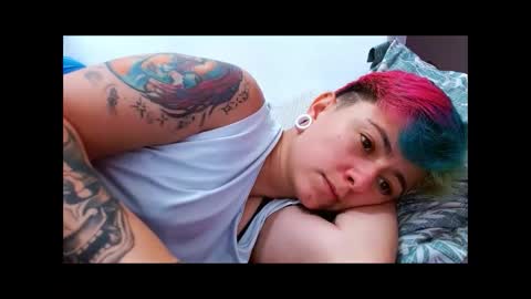 Snapshot of tomboyblue chatting on October 24, 4:58 pm Blue online show from October 24, 4:58 pm