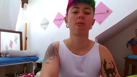 Snapshot of tomboyblue chatting on October 25, 6:02 pm Blue online show from October 25, 6:02 pm