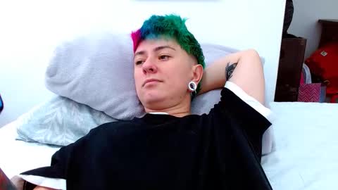 Snapshot of tomboyblue chatting on November 22, 4:28 pm Blue online show from November 22, 4:28 pm