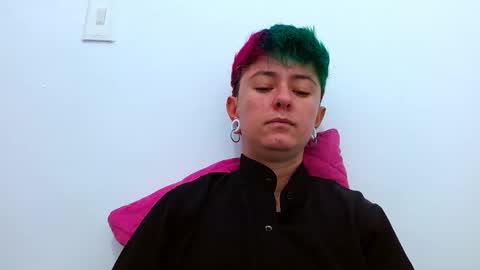 Snapshot of tomboyblue chatting on November 30, 2:32 pm Blue online show from November 30, 2:32 pm