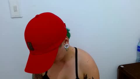 Snapshot of tomboyblue chatting on December 3, 5:11 pm Blue online show from December 3, 5:11 pm