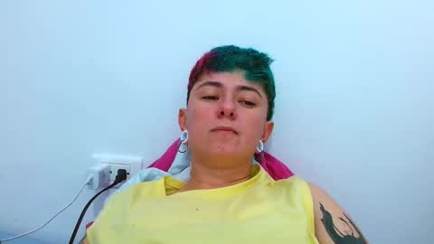 Snapshot of tomboyblue chatting on December 13, 8:04 pm Blue online show from December 13, 8:04 pm