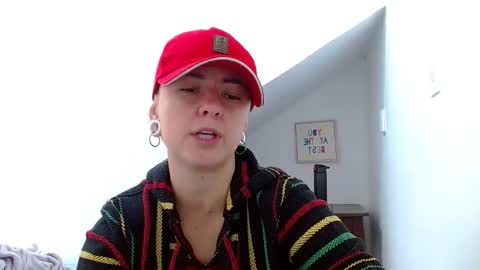 Snapshot of tomboyblue chatting on December 16, 3:06 pm Blue online show from December 16, 3:06 pm