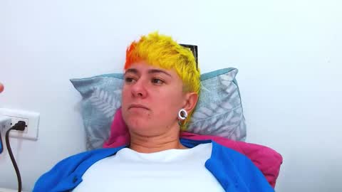 Snapshot of tomboyblue chatting on December 20, 4:36 pm Blue online show from December 20, 4:36 pm