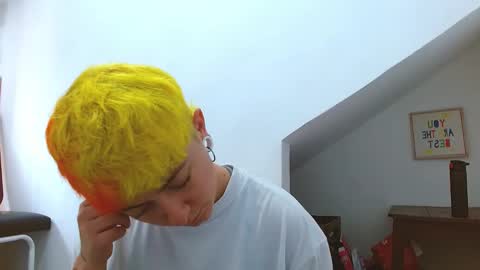 Snapshot of tomboyblue chatting on December 21, 3:08 pm Blue online show from December 21, 3:08 pm