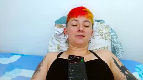 Snapshot of tomboyblue chatting on January 8, 7:05 pm Blue online show from January 8, 7:05 pm