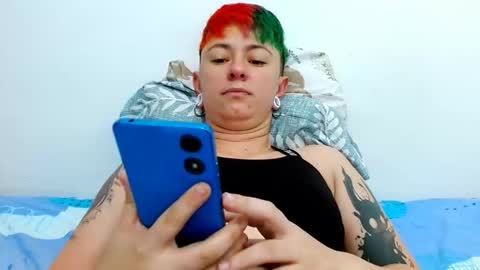 Snapshot of tomboyblue chatting on January 11, 12:43 pm Blue online show from January 11, 12:43 pm