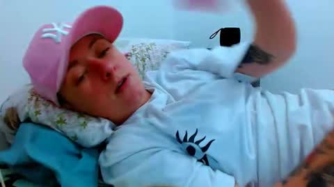 Snapshot of tomboyblue chatting on February 4, 9:20 pm Blue online show from February 4, 9:20 pm