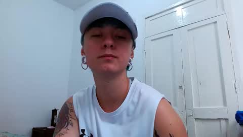 Snapshot of tomboyblue chatting on February 12, 4:02 pm Blue online show from February 12, 4:02 pm