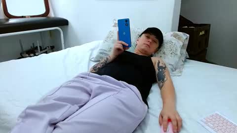 Snapshot of tomboyblue chatting on February 13, 2:46 pm Blue online show from February 13, 2:46 pm