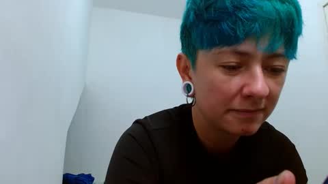 Snapshot of tomboyblue chatting on February 14, 4:37 pm Blue online show from February 14, 4:37 pm