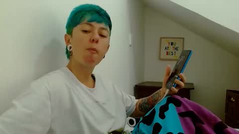 Snapshot of tomboyblue chatting on February 17, 2:57 pm Blue online show from February 17, 2:57 pm