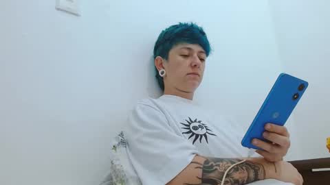 Snapshot of tomboyblue chatting on February 20, 9:04 pm Blue online show from February 20, 9:04 pm