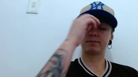 Snapshot of tomboyblue chatting on February 24, 7:56 pm Blue online show from February 24, 7:56 pm