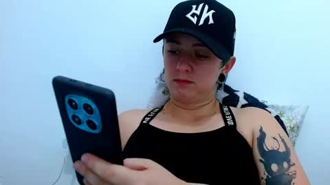 Snapshot of tomboyblue chatting on March 10, 11:32 pm Blue online show from March 10, 11:32 pm