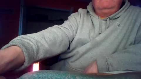 Snapshot of tomcat4848 chatting on December 14, 9:52 pm tomcat4848 online show from December 14, 9:52 pm