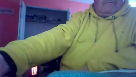 Snapshot of tomcat4848 chatting on December 15, 6:12 pm tomcat4848 online show from December 15, 6:12 pm