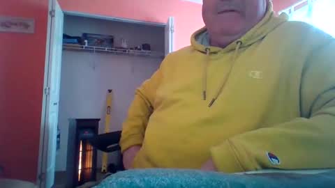 Snapshot of tomcat4848 chatting on December 18, 5:19 pm tomcat4848 online show from December 18, 5:19 pm