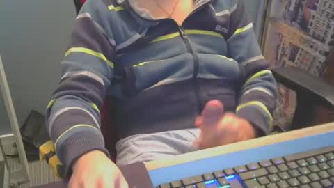 Snapshot of tomin3m chatting on December 2, 5:48 pm tomin3m online show from December 2, 5:48 pm