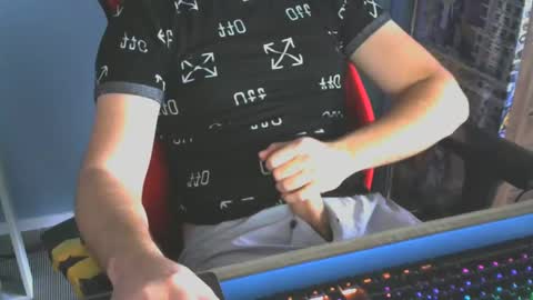 Snapshot of tomin3m chatting on December 7, 8:33 am tomin3m online show from December 7, 8:33 am