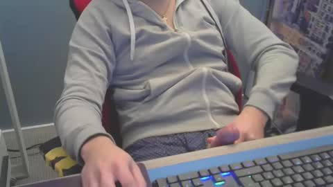 Snapshot of tomin3m chatting on December 20, 7:39 pm tomin3m online show from December 20, 7:39 pm