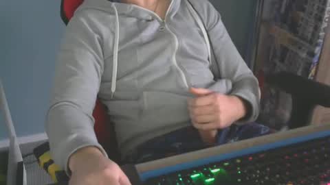 Snapshot of tomin3m chatting on December 30, 12:31 pm tomin3m online show from December 30, 12:31 pm