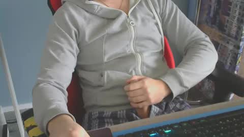 Snapshot of tomin3m chatting on January 6, 9:19 am tomin3m online show from January 6, 9:19 am