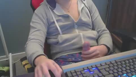 Snapshot of tomin3m chatting on January 11, 12:12 am tomin3m online show from January 11, 12:12 am