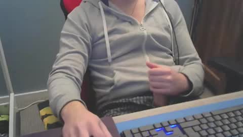 Snapshot of tomin3m chatting on January 17, 4:57 pm tomin3m online show from January 17, 4:57 pm