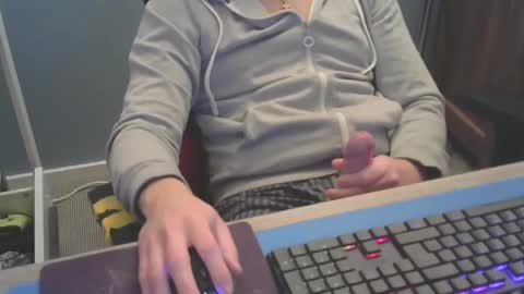 Snapshot of tomin3m chatting on February 3, 5:14 pm tomin3m online show from February 3, 5:14 pm