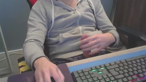 Snapshot of tomin3m chatting on February 21, 7:21 pm tomin3m online show from February 21, 7:21 pm